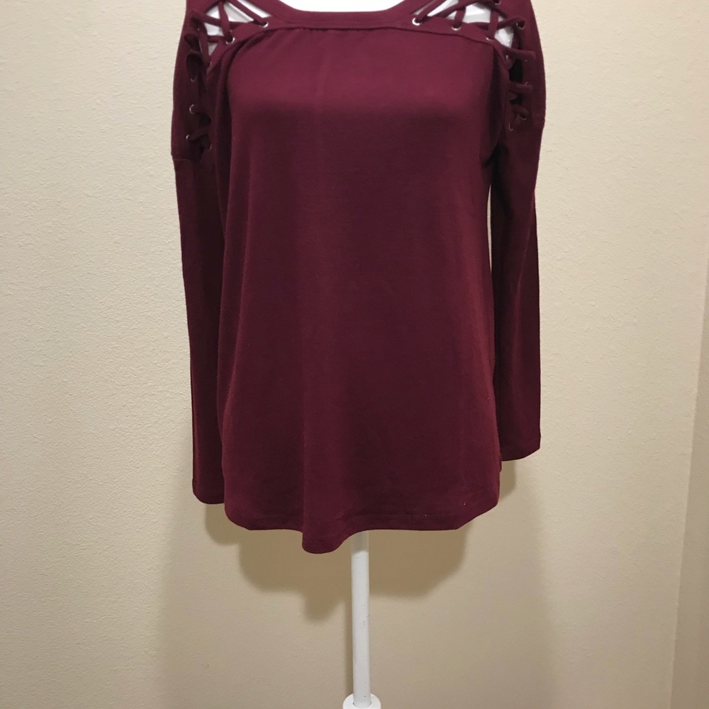 Pretty Wine colored top - Picture 3 of 5